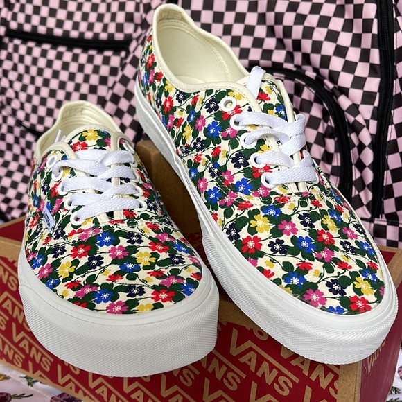 Vans WMNS Authentic
Floral White
VN0009PVTBD
Sneakers - Picture 4 of 16